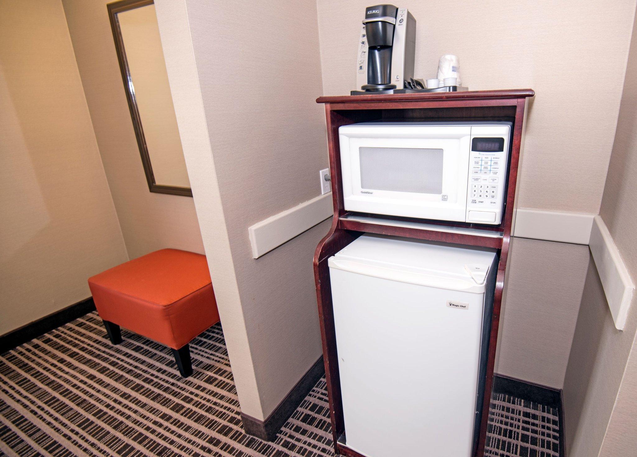 Holiday Inn Express Red Deer By Ihg Εξωτερικό φωτογραφία