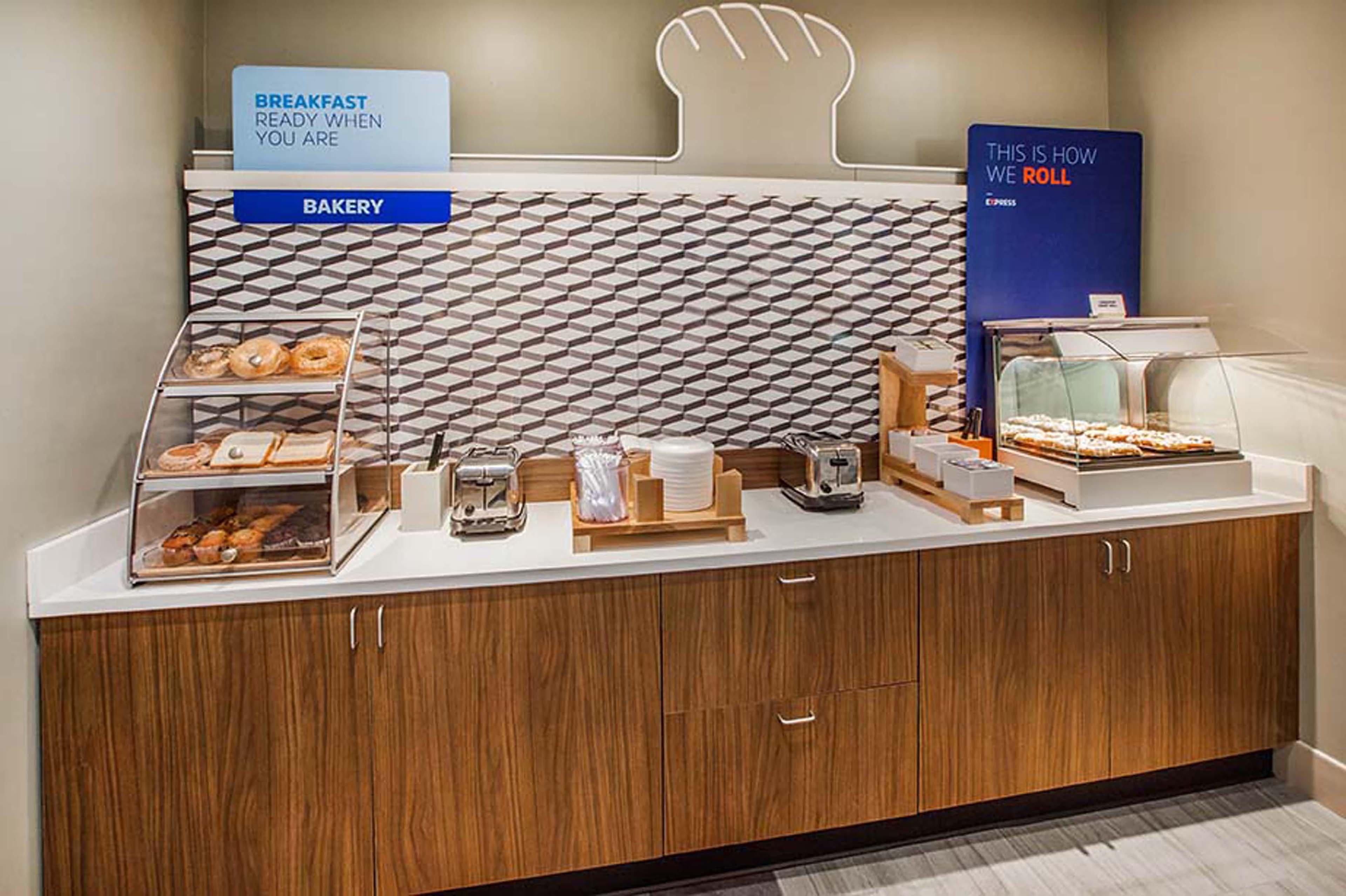 Holiday Inn Express Red Deer By Ihg Εξωτερικό φωτογραφία