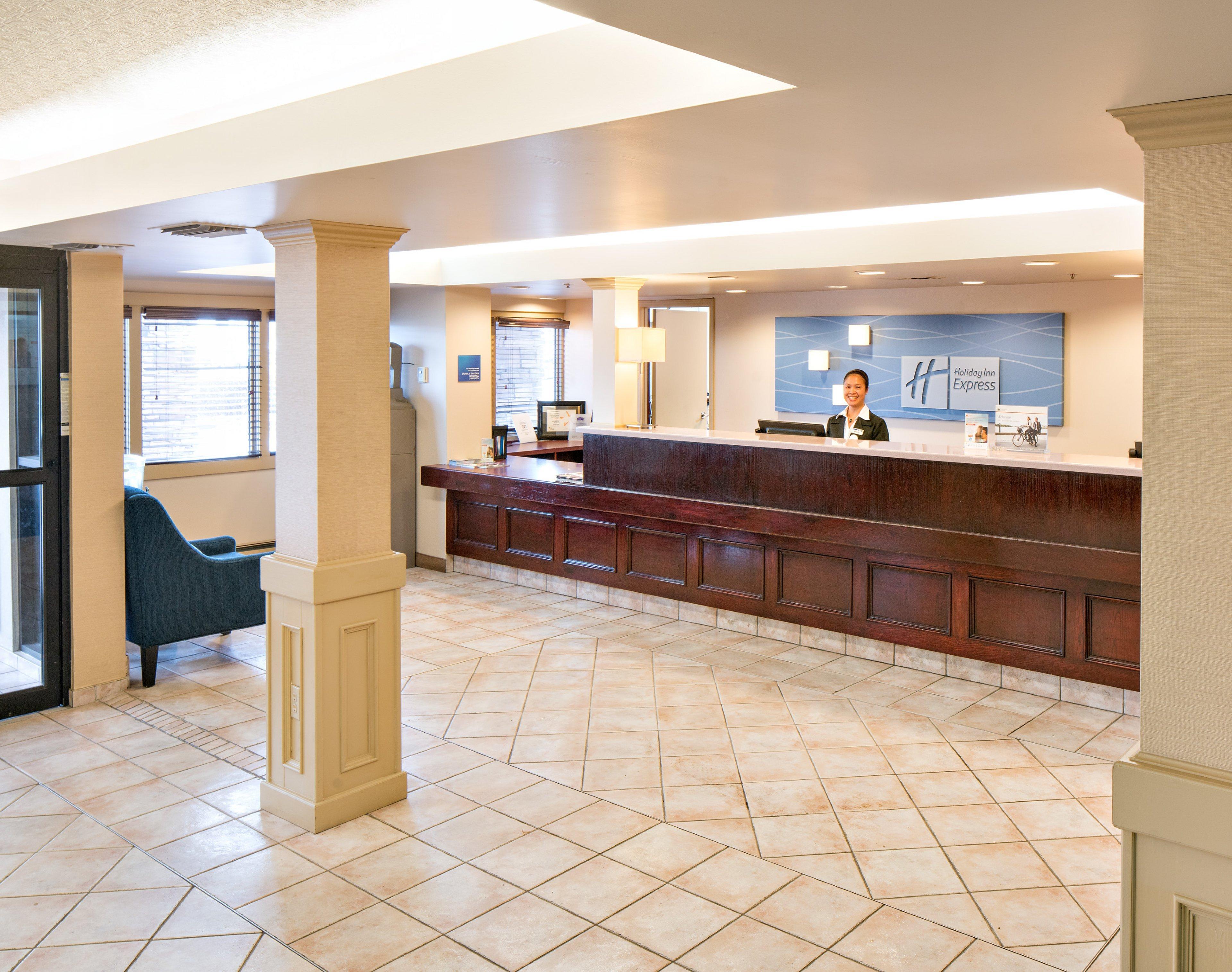 Holiday Inn Express Red Deer By Ihg Εξωτερικό φωτογραφία