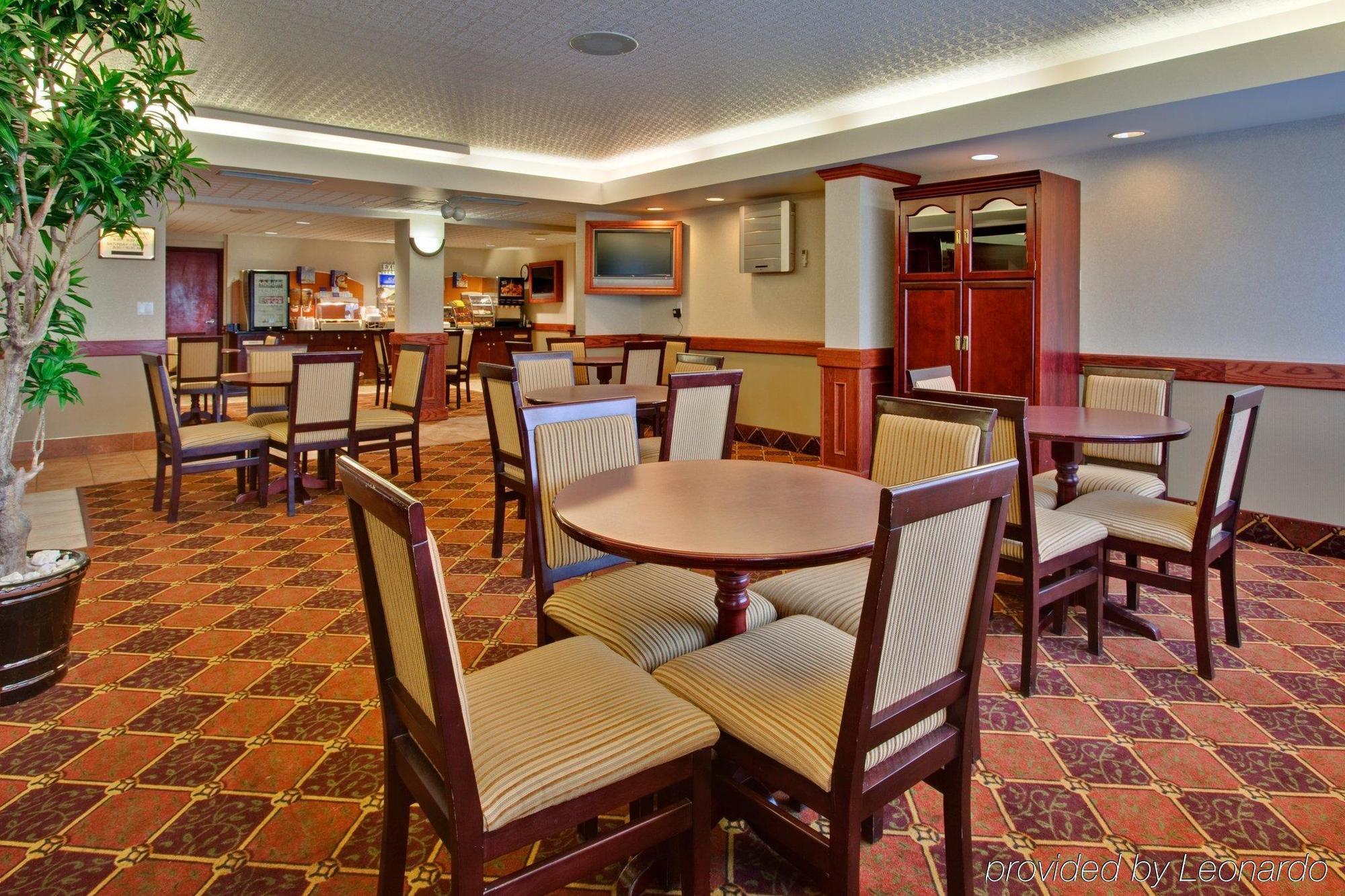 Holiday Inn Express Red Deer By Ihg Εστιατόριο φωτογραφία