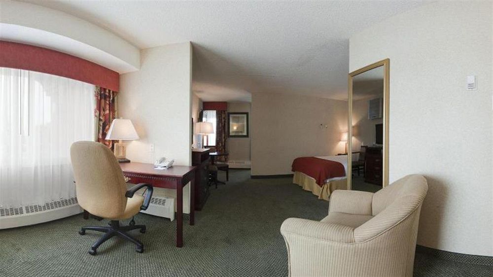 Holiday Inn Express Red Deer By Ihg Εξωτερικό φωτογραφία