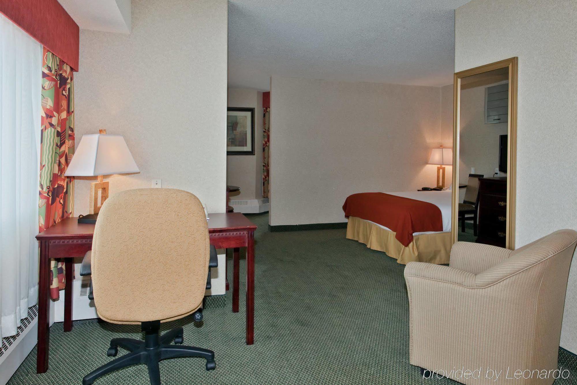 Holiday Inn Express Red Deer By Ihg Δωμάτιο φωτογραφία