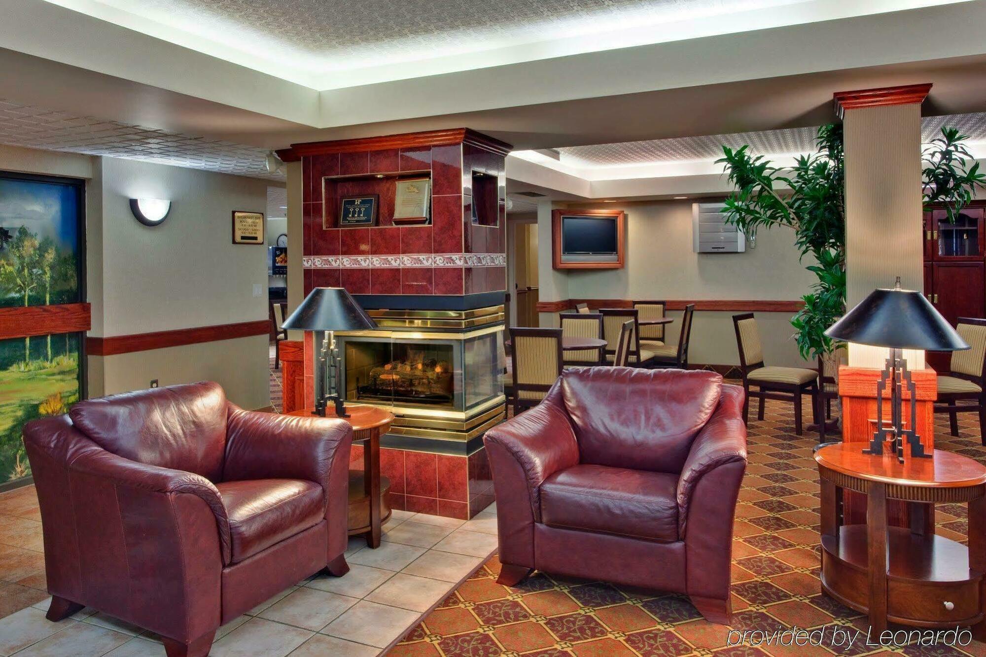 Holiday Inn Express Red Deer By Ihg Εξωτερικό φωτογραφία