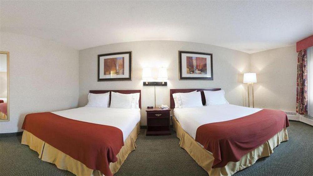 Holiday Inn Express Red Deer By Ihg Εξωτερικό φωτογραφία