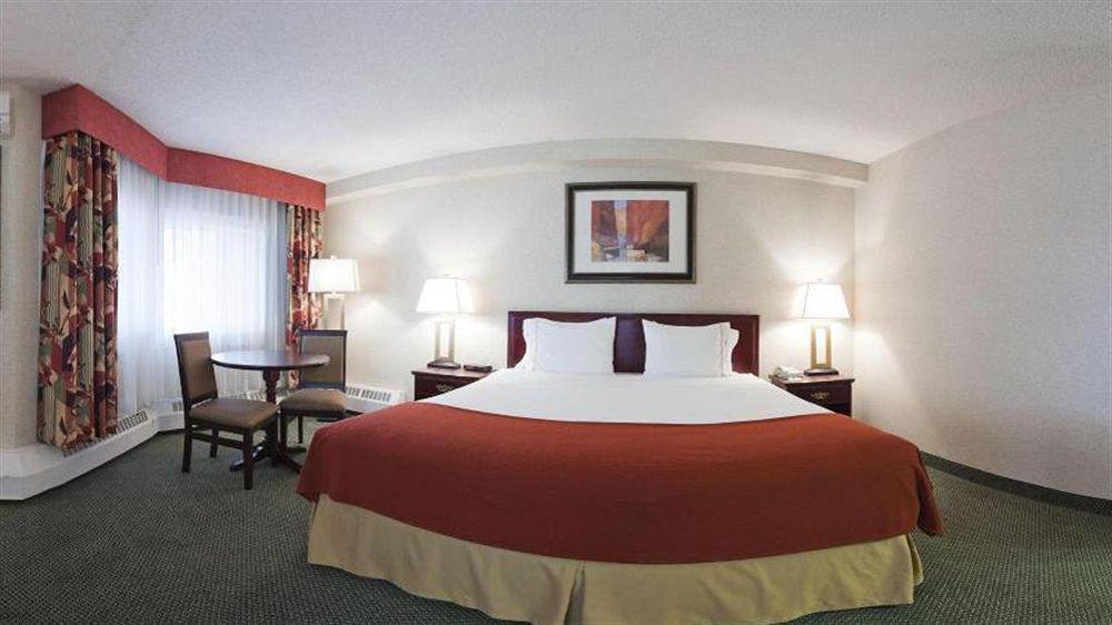 Holiday Inn Express Red Deer By Ihg Εξωτερικό φωτογραφία